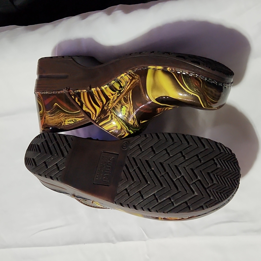 Clogs - Picture 2 of 3